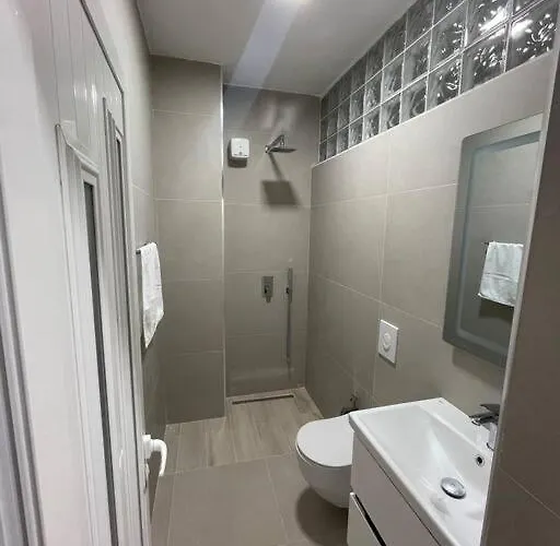 Finesse Komuna E Parisit Tirana